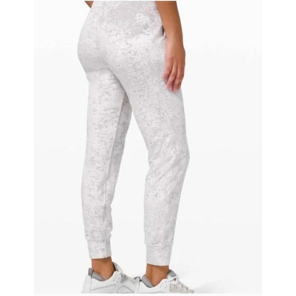 Lululemon Crushed Velvet Jogger White Size 8 Lounge Pants